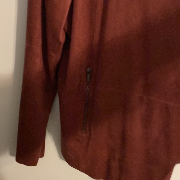 Dressbarn Womans Burgundy Short Jacket Faux Suede Super Soft Zip Pockets Large - Picture 4 of 9